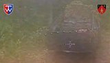 дрон атакует вражеский автомобиль