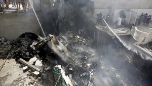 Среди жертв авиакатастрофы в Пакистане украинцев нет, - МИД
