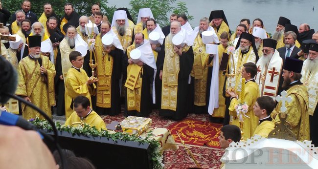 Онуфрій, Новинський, Бойко і віряни: як УПЦ МП хресну ходу проводили 20