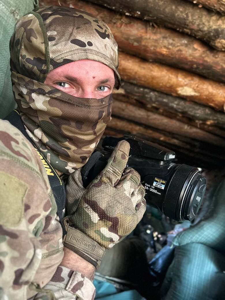 Командир снайперів Влад, позивний Санта: Проміж крапель ходжу поки. Бронік надирявили мені, таке було… 20