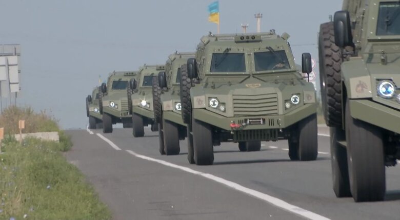 Порошенко на Донетчине передал итальянские бронемашины MLS SHIELD десантникам 79-й бригады 01