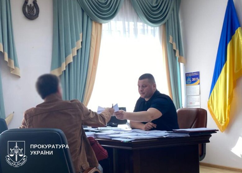 Пропонували допомогти з відтермінуванням ВЛК
