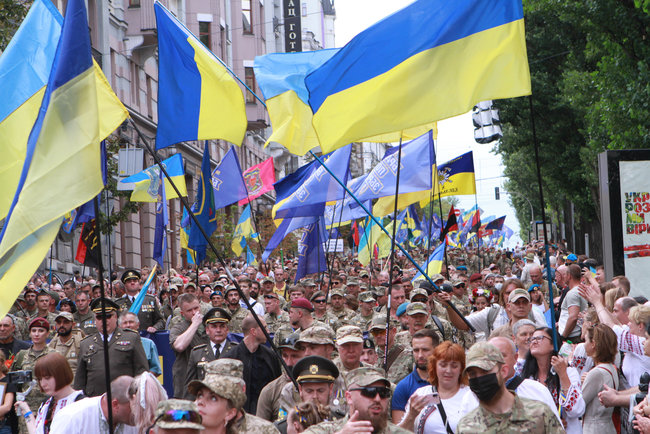 Різні. Рівні. Незалежні. Свято, що проймало до кісток, але з ложками дьогтю 11