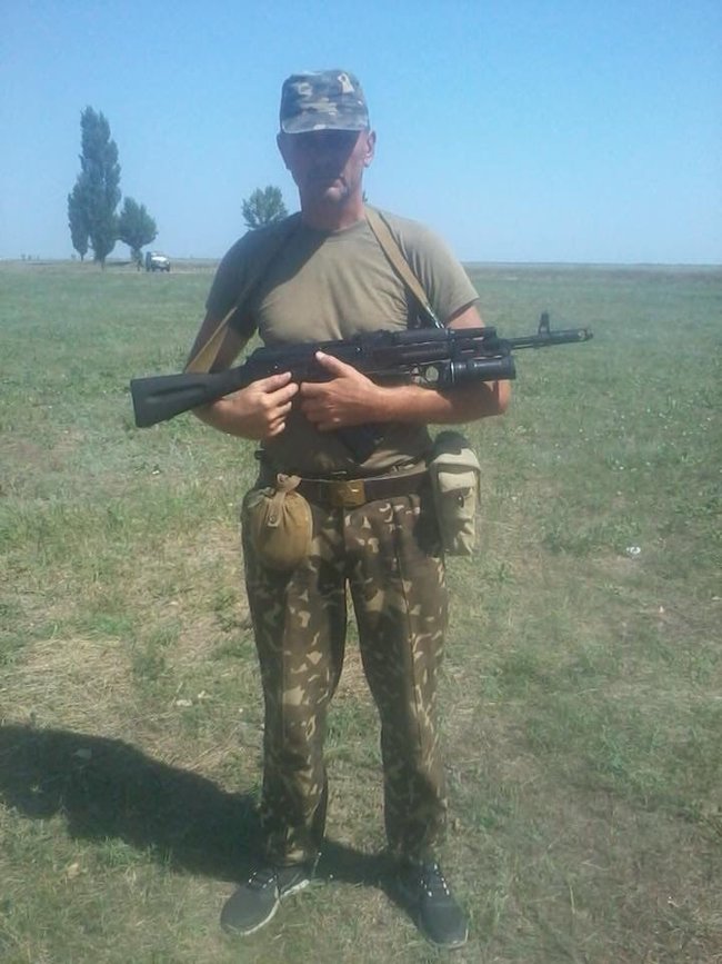 Заступник міністра у справах ветеранів, колишній гранатометник, Олександр Терещенко: Побачив гранату РГД-5 без чеки, яку щойно закинули сєпари. Намагався її викинути, але вона вибухнула 02