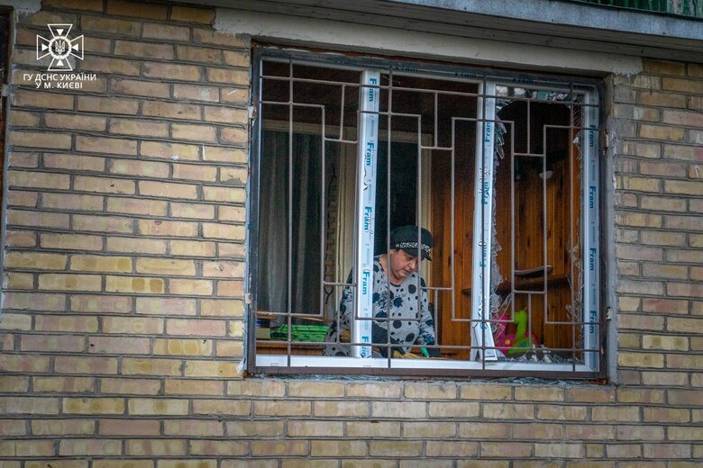 Наслідки ворожої атаки дронами на Київ: 5 людей постраждали, серед них - 11-річна дитина 05