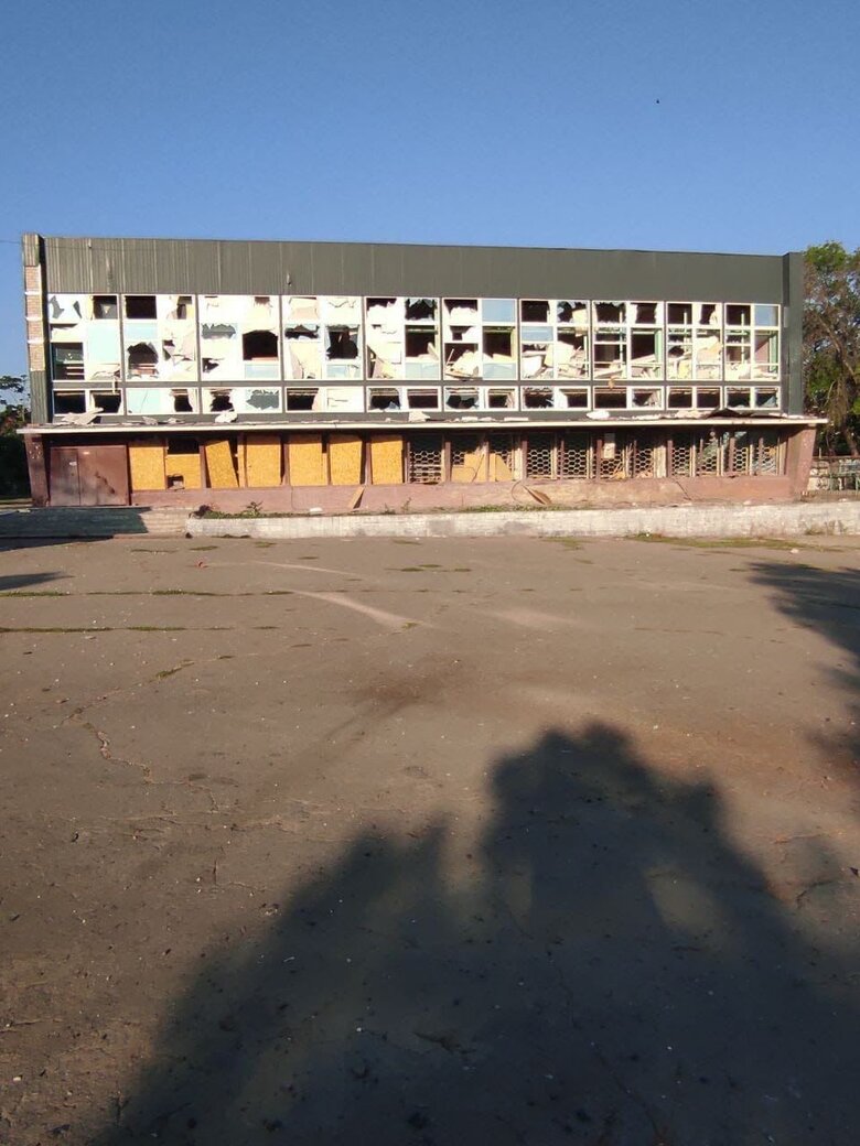 Рашисти обстріляли Нововоронцовку на Херсонщині, пошкоджено магазин, аптеку та будинки 01