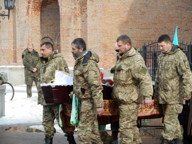 Загиблого на Донбасі українського воїна Валерія Єгорова поховали в Прилуках 05