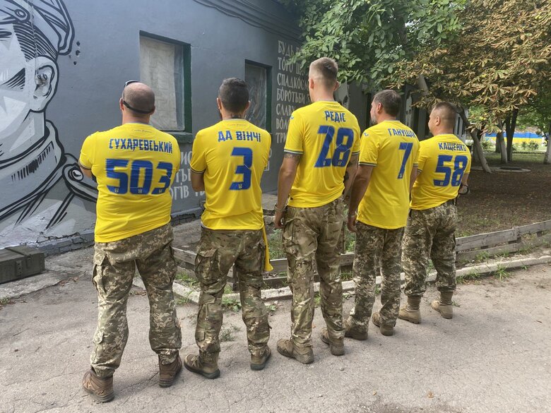 Кохана Героя України Дмитра Коцюбайла - ДаВінчі Аліна Михайлова: Він заводив своїх у підвал. І заходив останнім. Саме в цей момент прилетів снаряд 12