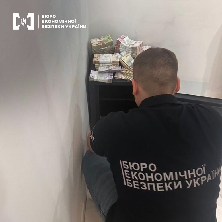 БЕБ знайшло мережу нелегальних пунктів обміну валюти на Львівщині