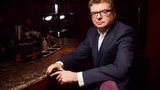 У Києві від ускладнень COVID-19 помер відомий продюсер Олександр Сірий. Йому було 58 років