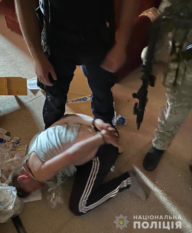 Деятельность группы наркодилеров пресечена на Буковине, - Нацполиция 04