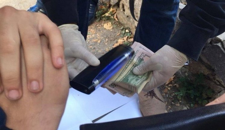 СБУ з прокуратурою затримали депутата Уманської міськради, який обклав "даниною" торгові точки, що обслуговують хасидів. ВІДЕО+ФОТО