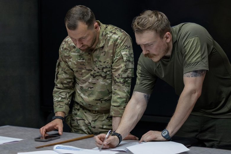Хмара відвідав командні пункти СБС, 3-го,19-го армійських корпусів і "Азову"