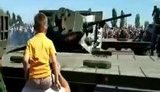 "Офігіти!" - у російському Курську перекинувся танк, який брав участь у параді. ВIДЕО