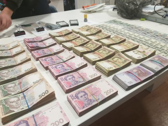 Налоговой милицией ликвидирован межрегиональный центр минимизации таможенных платежей, который нанес государству более 15 млн грн убытков 03