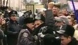 Столкновение милиции с учителями возле Кабмина: Не будем учить их детей. Пусть растут бестолочью. ВИДЕО.