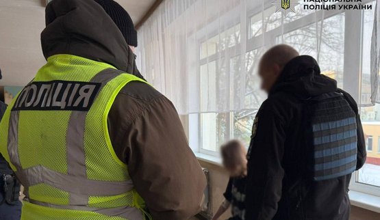 Школьник с ножом напал на учительницу в школе: что известно?