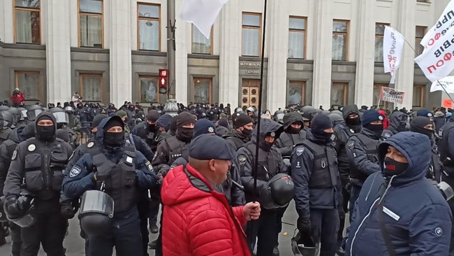 Знищуйте вірус, а не підприємців: під Радою протестують проти карантину і фіскалізації ФОПів 02
