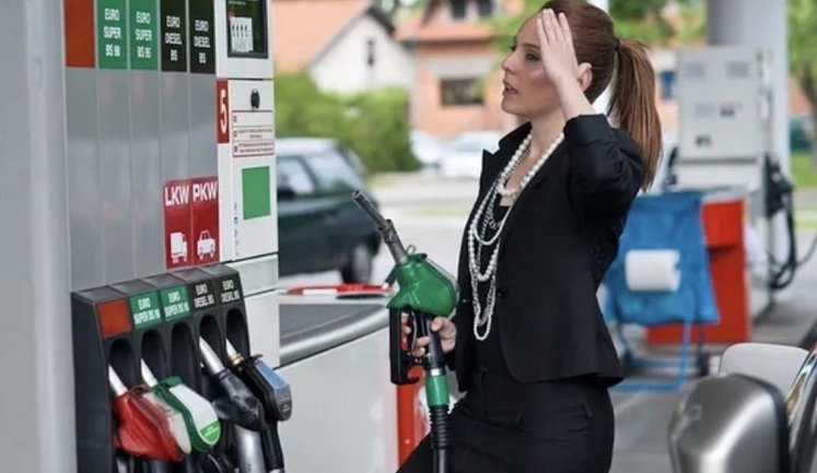 Чому в Україні відмовились обмежувати ціни на пальне і що роблять уряди країн Європи?