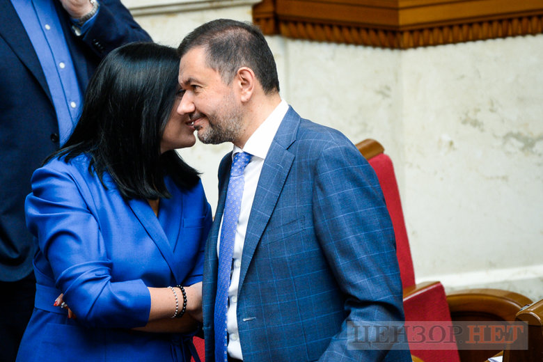 Рассказ Культенко Новинскому, Трухину и Кузьминых, приглашение Бондарь на вечеринку при свечах и сообщение Котик, дай деньги Васильеву, - работа ВР 22 февраля 24