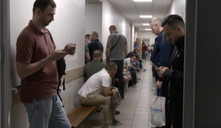 Комісії не кажуть "згори", скільки осіб треба визнати придатними, - голова ЦВЛК Мірошниченко