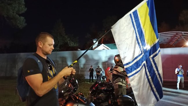 Біля дачі Зеленського в Кончі-Заспі протестують проти спроби спільної з окупантами інспекції позицій ЗСУ 06