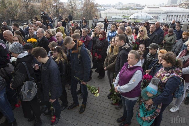 С актрисой Дизель шоу Мариной Поплавской, погибшей накануне в ДТП, попрощались в Киеве 10