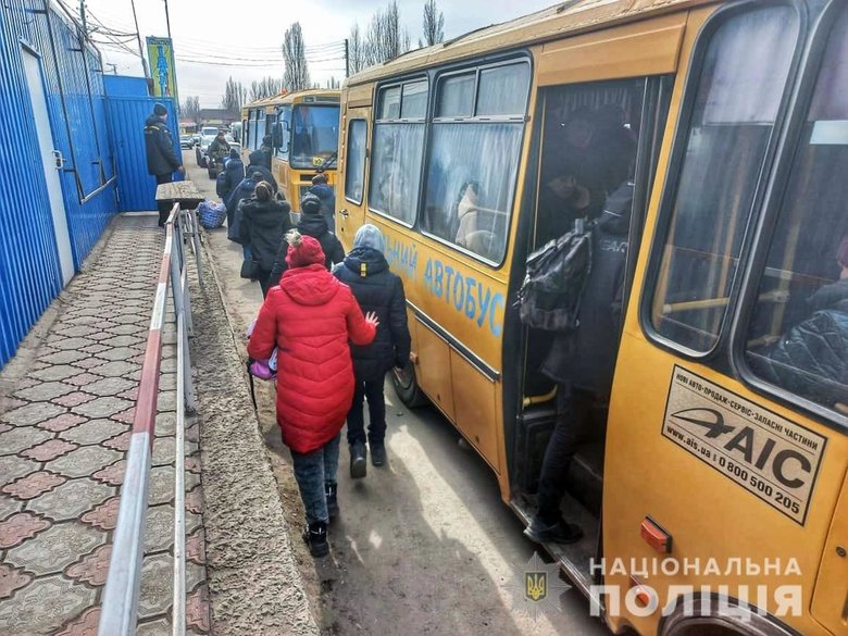 Из Волновахского района Донецкой области спасли еще 162 человека, - Нацполиция 02