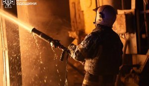 Росія знову атакувала порт "Південний", загорілися 30 ємностей з борошном та олією, ‒ Кулеба (оновлено)