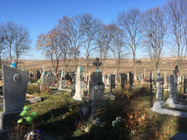 Храм розбрату: Віряни села на Рівненщині моляться в гаражі, доки триває війна церков 25