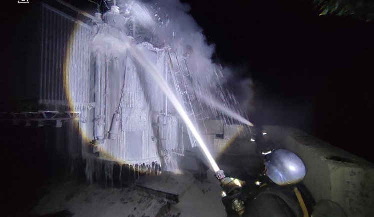 Вночі ворог атакував Кіровоградщину: пошкоджені будівлі, змінено графік поїздів. ФОТО