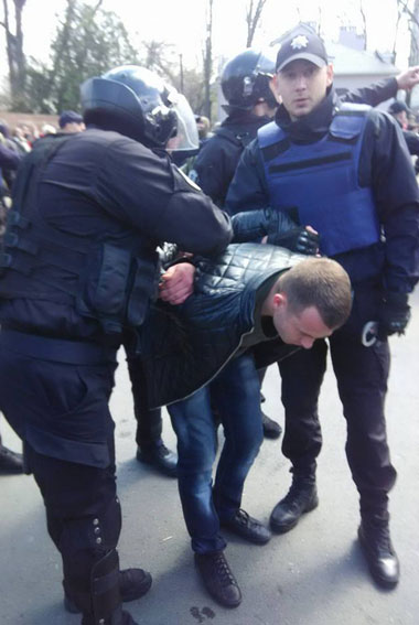 Полиция задержала 16 участников потасовки в Одессе 02