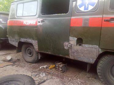 Волонтери Мега-Поліграф просять українців допомогти з ремонтом двох автомобілів швидкої допомоги для українських воїнів на Донбасі 07