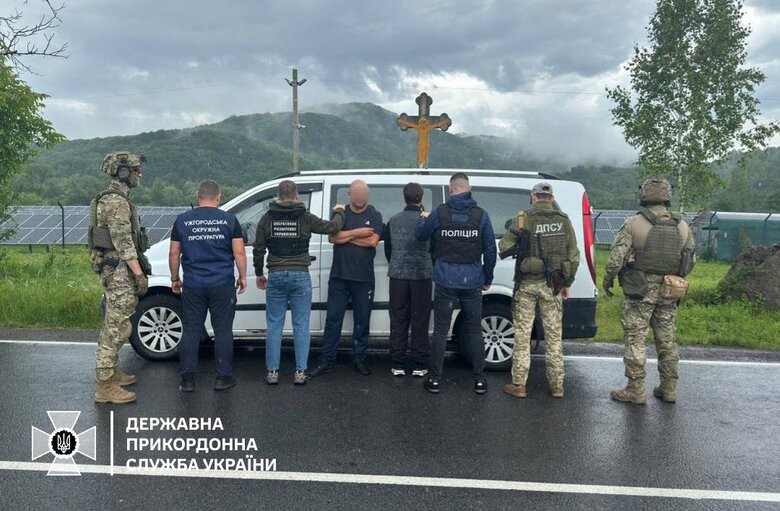 Власник готелю на Закарпатті селив ухилянтів у своєму комплексі