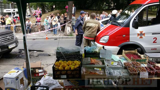 В центре Киева взорвался джип 10