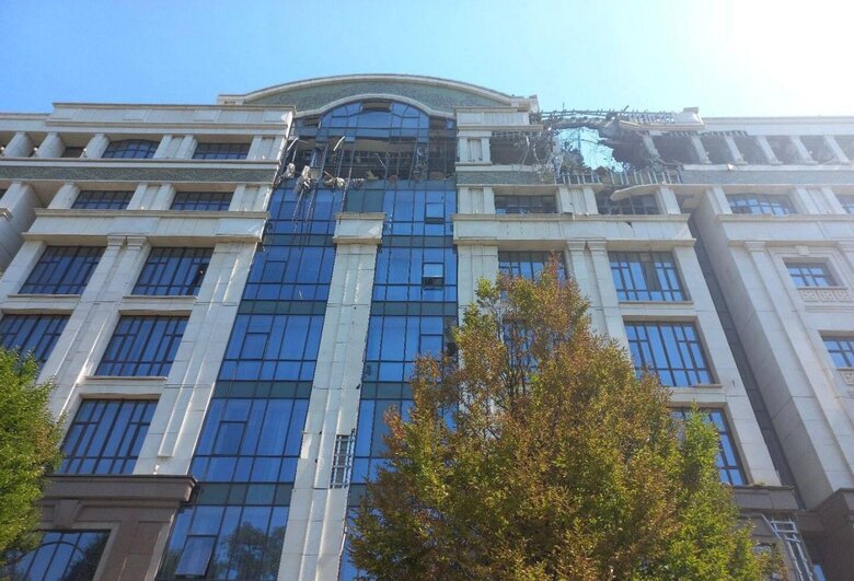 РосСМИ сообщают о прилете в администрацию террориста Пушилина 04