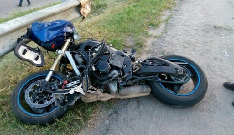 Жахлива ДТП під Києвом: мотоцикл на великій швидкості врізався в попутний ВАЗ, двоє загиблих. ФОТОрепортаж