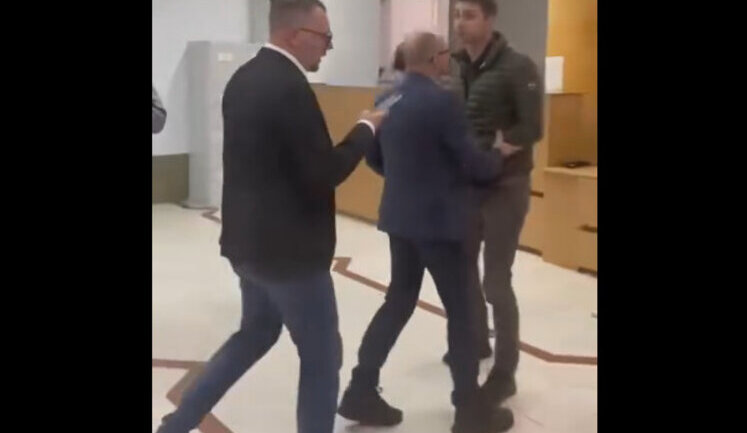 Засідання ТСК з питань Києва проходять за закритими дверима, представників громади на засідання не пускають, - депутат Київради
