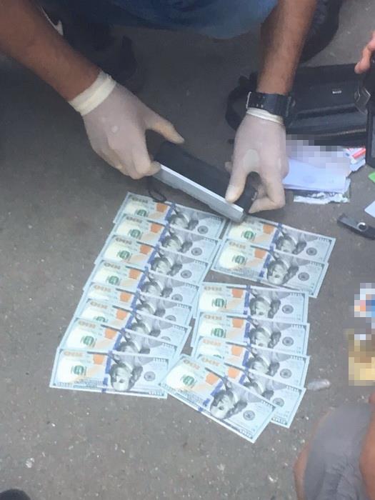 Чиновник ГФС задержан в Херсоне при получении 1,5 тыс. долл. взятки, - СБУ 02