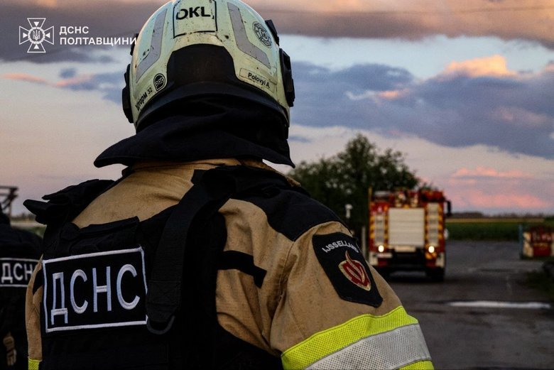 Рятувальники загасили пожежі після атаки РФ на підприємство в Полтавському районі