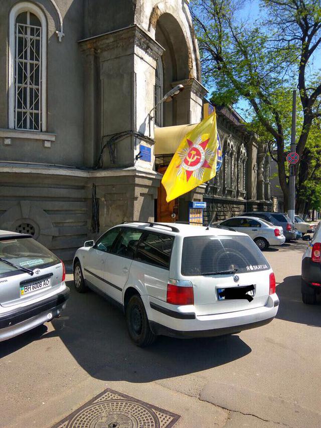Два человека задержаны в Одессе за использование коммунистической символики 02