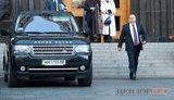 Из Кабмина министры на иномарках "отчаливали" под крики чернобыльцев "Банду геть!". ФОТОрепортаж