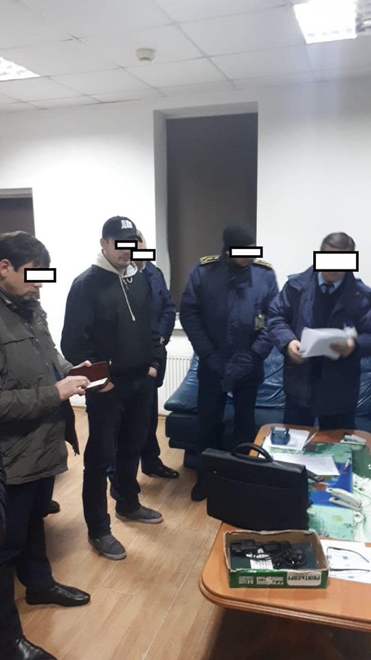 ГБР проводит 40 обысков на Львовской таможне 01