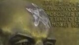 Националисты-вандалы выжгли звезду на лбу горельефа Ленина, установленного на станции метро Театральная. ФОТОрепортаж. ВИДЕО.