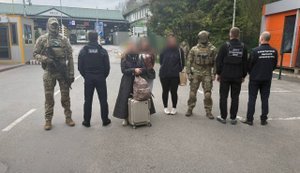 На кордоні зі Словаччиною затримали іноземку, яка продавала українок у сексуальне рабство. ФОТОрепортаж