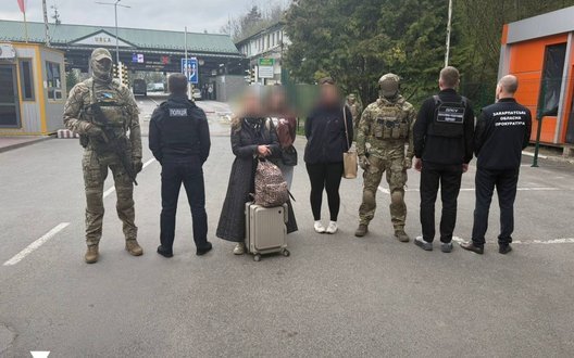 На кордоні зі Словаччиною затримали іноземку, яка продавала українок у сексуальне рабство. ФОТОрепортаж