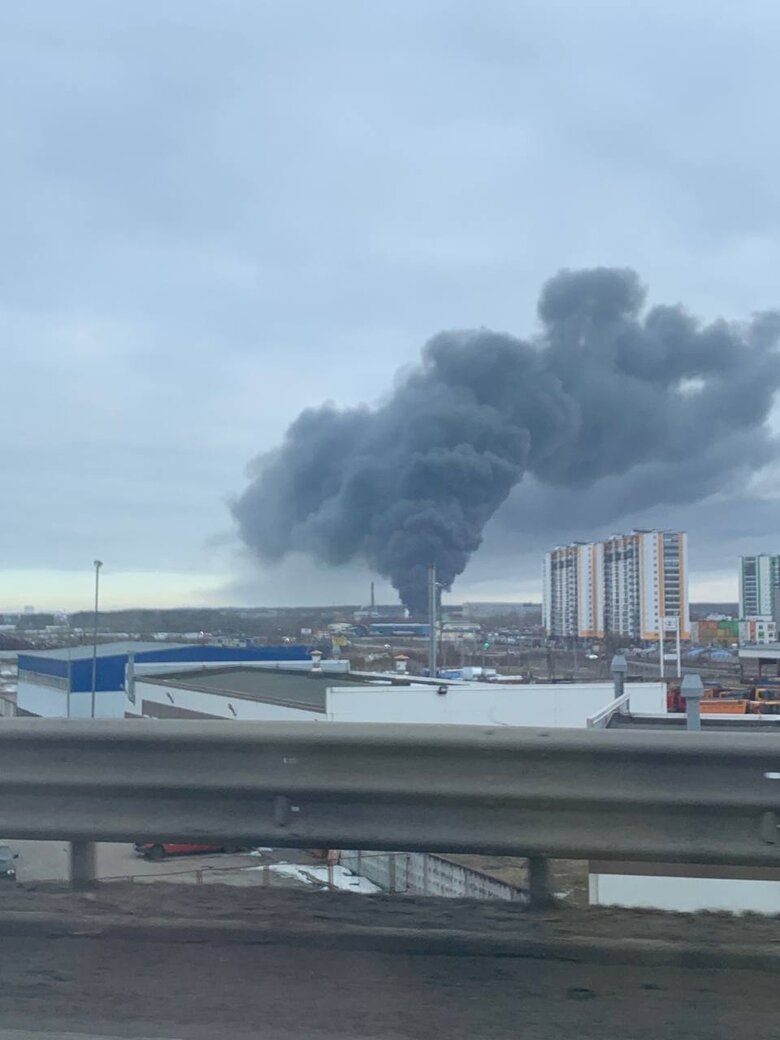 Масштабна пожежа поблизу санкт-петербурзького аеропорту 