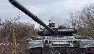 "Колонна "парадной" Кантемировской танковой армии РФ разбита на Харьковщине. Два современных Т-80 захвачены исправными", - Бутусов. ВИДЕО