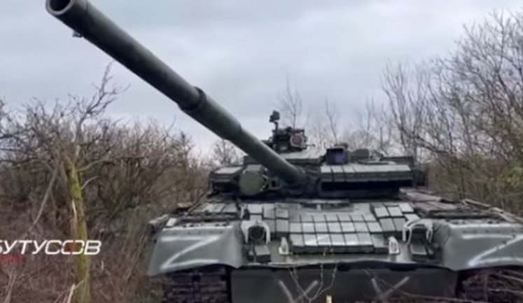 "Колонна "парадной" Кантемировской танковой армии РФ разбита на Харьковщине. Два современных Т-80 захвачены исправными", - Бутусов. ВИДЕО