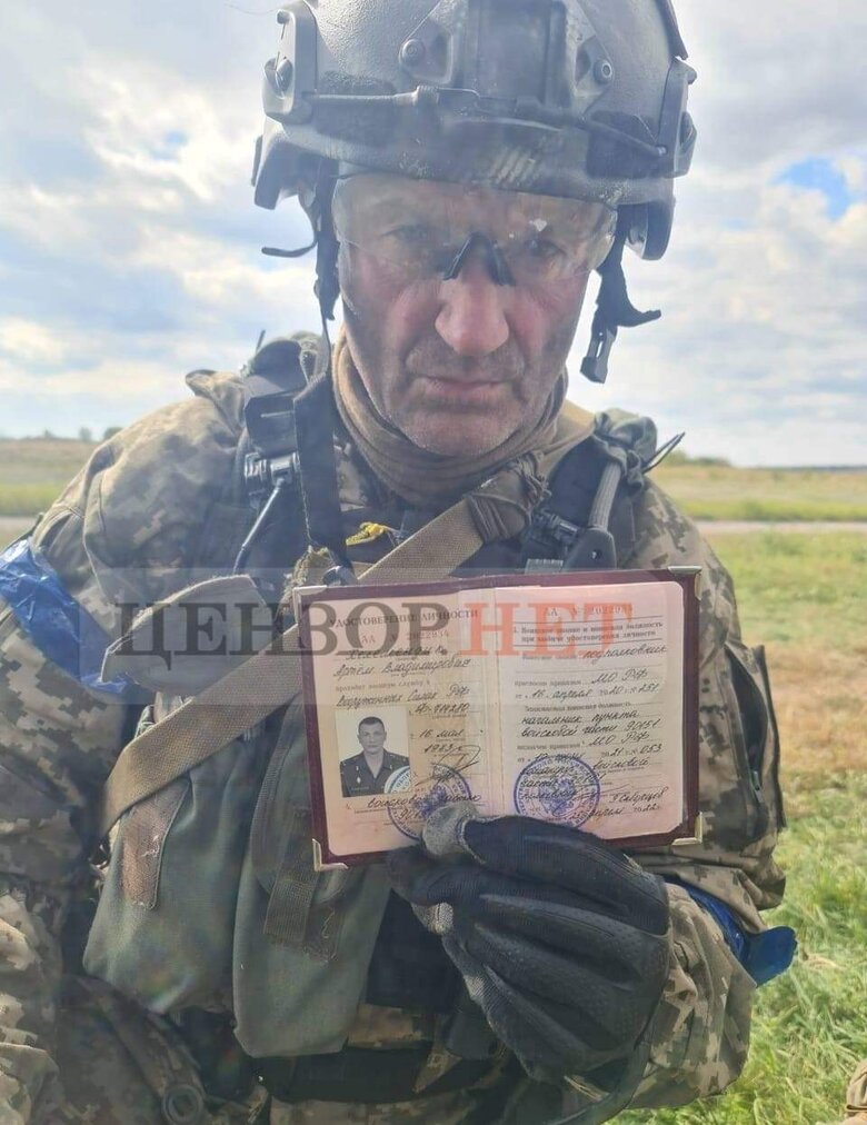 Група Барс розвідроти 25-ї бригади взяла у полон підполковника ЗС РФ Артема Хелемендика з 18-ї мотострілецької дивізії 03